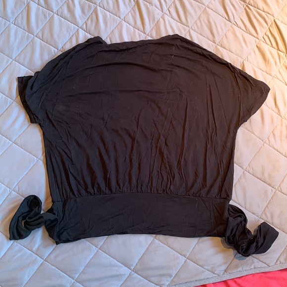 Reitman’s tie back top - Picture 3 of 3